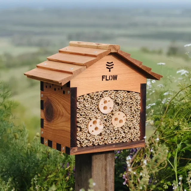 Flow Pollinator House Wildbienenhaus Zedernholz